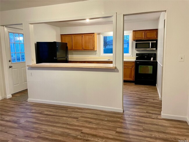 Building Photo - 141 Lenox Rd