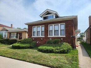 Building Photo - 1445 E 83rd St