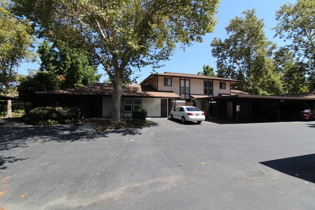 Concord 3 bedroom 2 bath condo updated bat... - Concord 3 bedroom 2 bath condo updated bat...