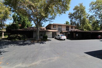 Building Photo - 5455 Roundtree Pl
