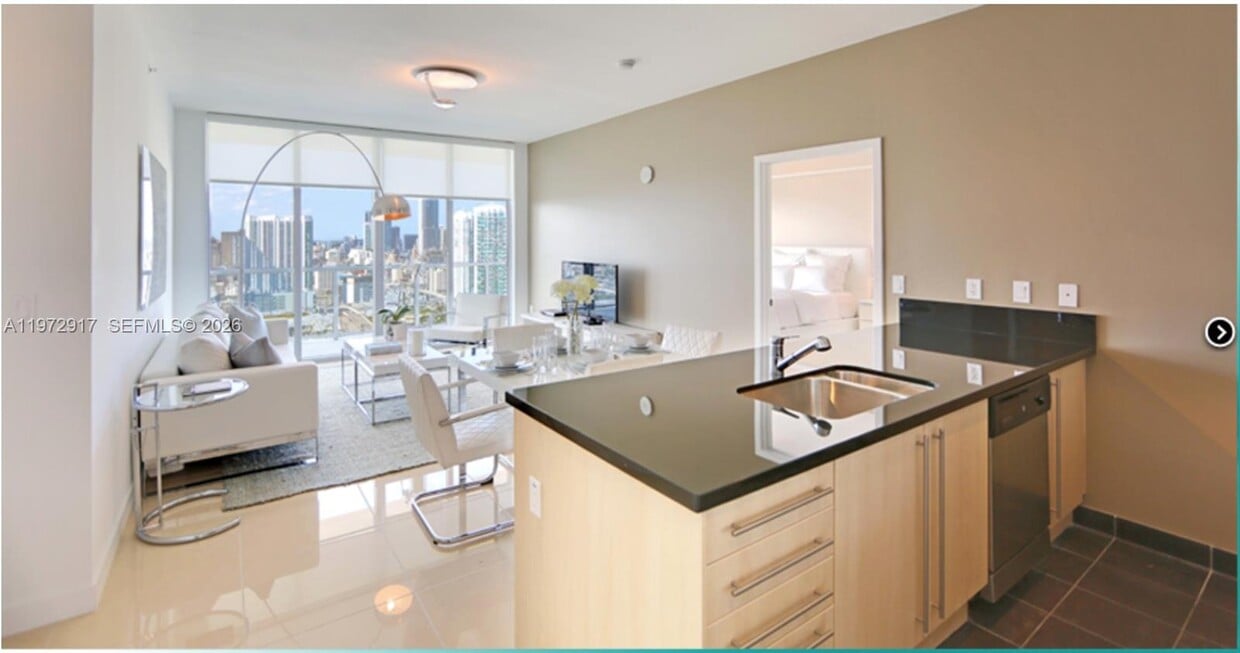 Building Photo - 1111 SW 1st Ave