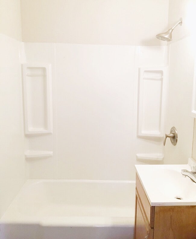 Building Photo - 496 Maryland Ave W