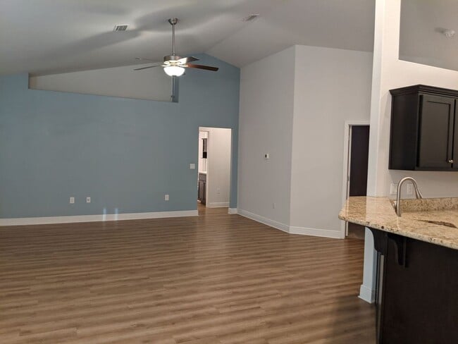 Foto del edificio - Craftsman-Style 4-Bedroom Home - Winners Gait