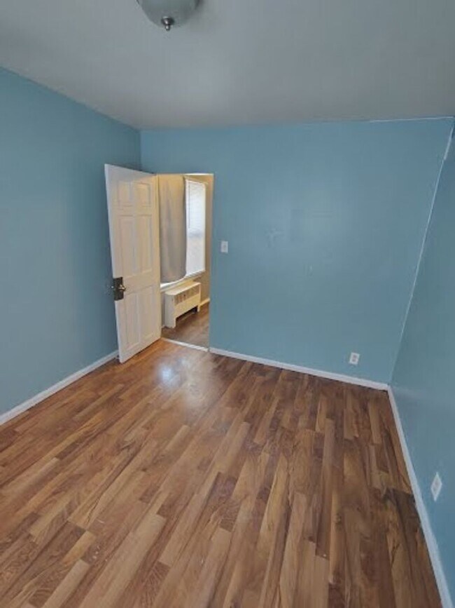 Building Photo - 508 W Maple St