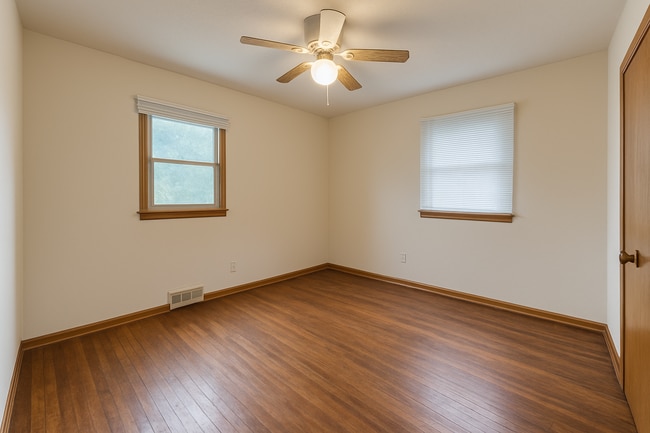 Building Photo - 1221 Vincent Pl