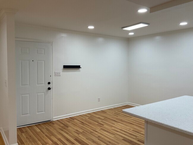 Foto del edificio - 1010 Woodland Vlg