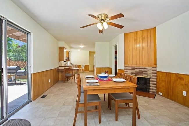 Building Photo - East Medford Ranch Home on large lot!  | Available Mid-July