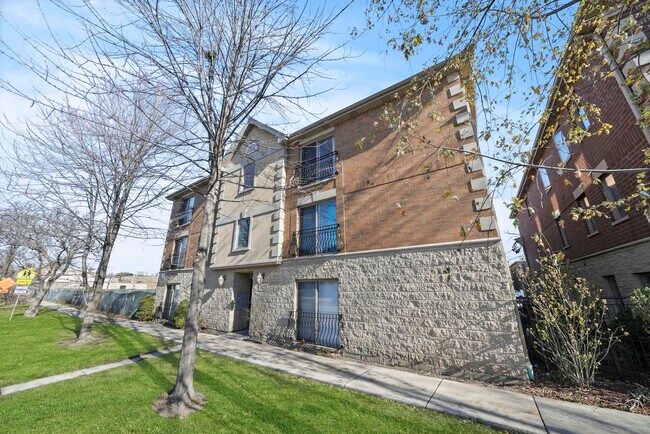 Foto del edificio - 3423 Ridgeland Ave