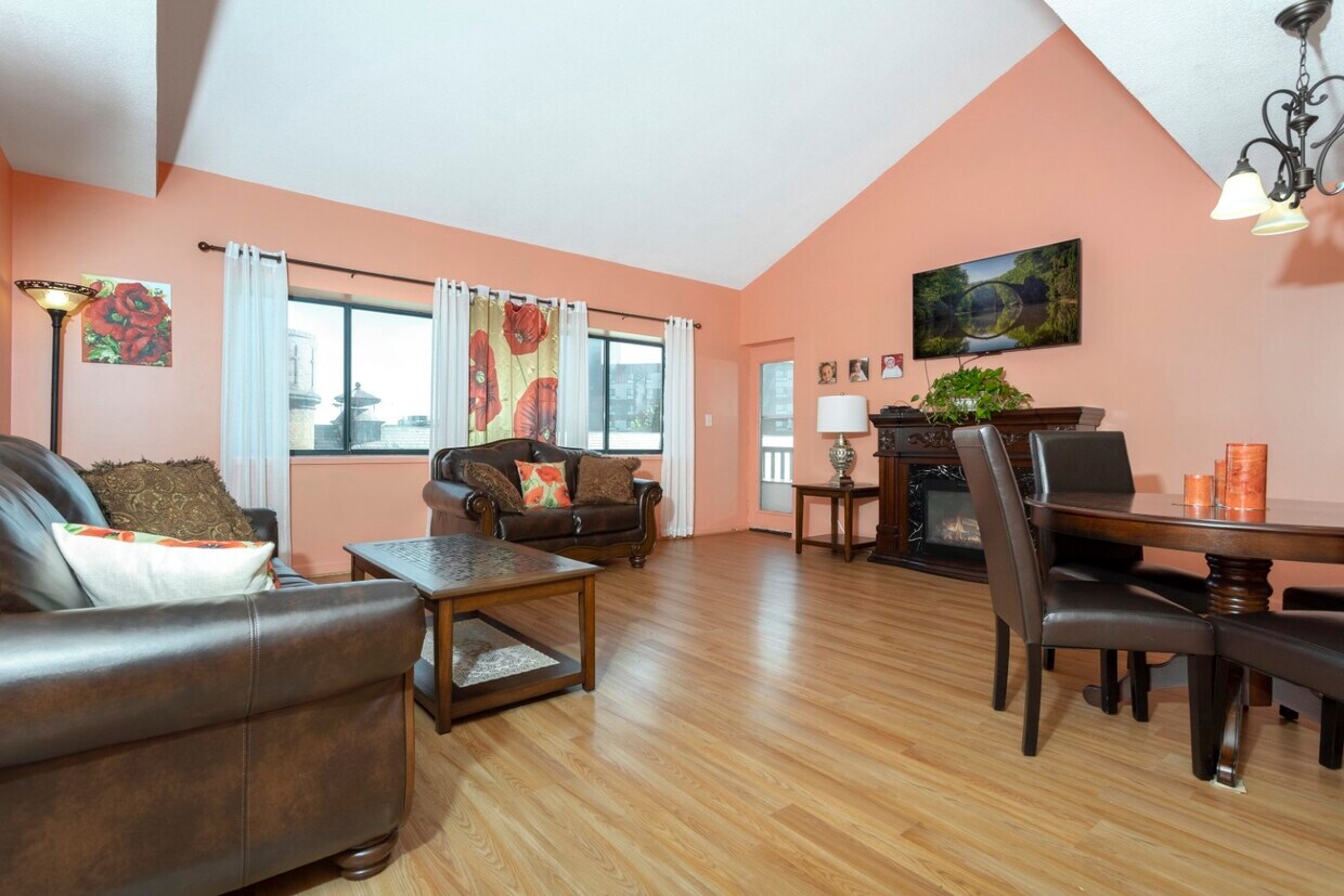 Sala de estar - 50 S Common St