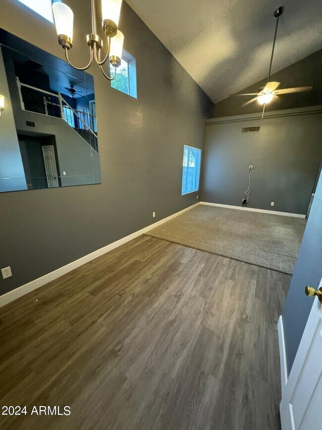 Foto del edificio - 23976 W Desert Bloom St