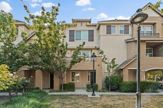 Building Photo - 2148 Sheffield Dr