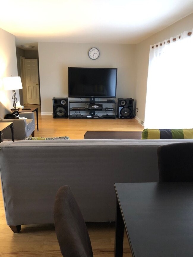 Foto del edificio - Charming 5 BD/3 BA down the street from Kelley and Luddy!