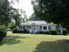 Building Photo - 130 Bailey Ave