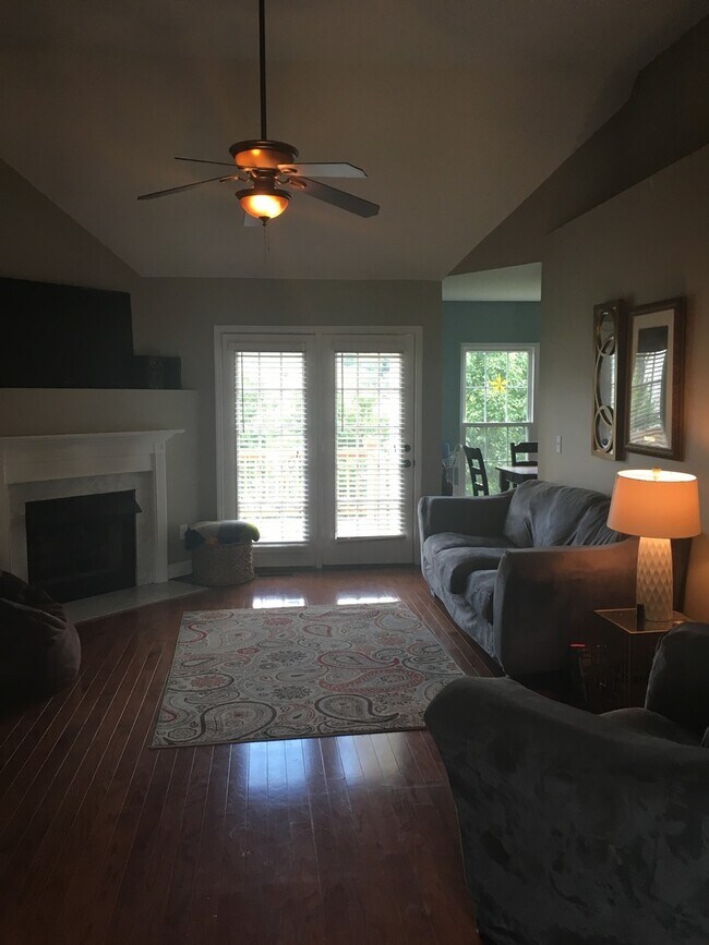 Foto del edificio - 3 bedroom/2 bath in Falcon Creek Subdivision