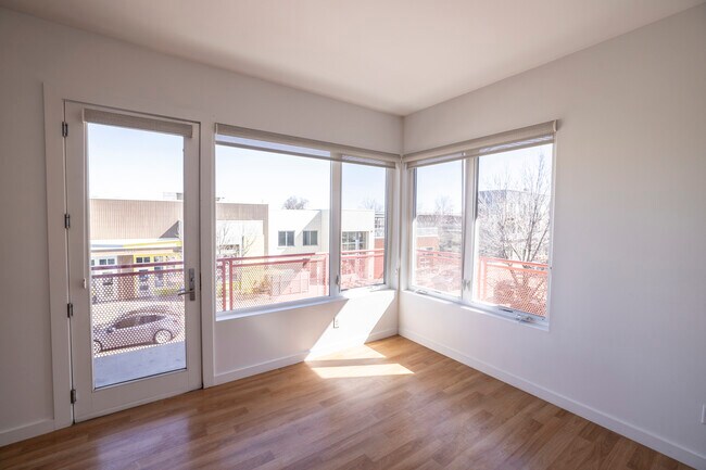 Foto del edificio - Ionosphere Apartment Complex