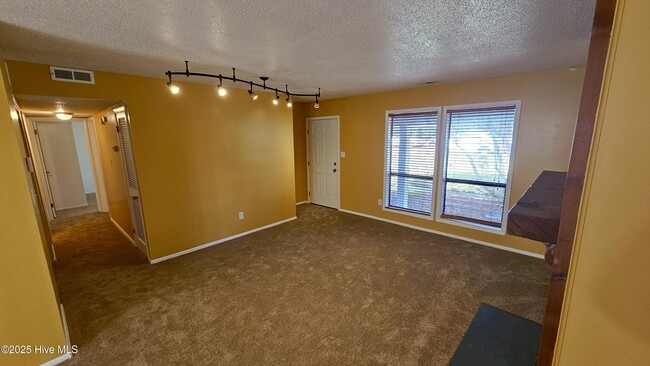 Building Photo - 709 Terrace Ct