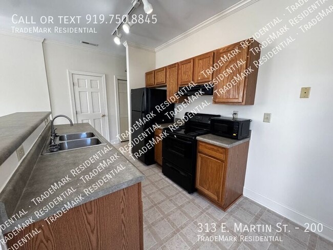 Building Photo - 313 E Martin St