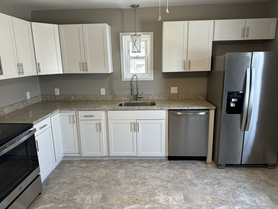 similar unit - 150 Garibaldi Ave