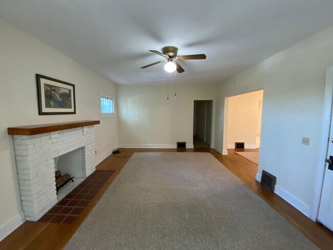 Foto del edificio - 1741 Middlehurst Rd