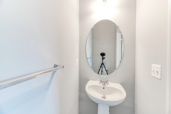 Foto del edificio - 6119 Hanlon St