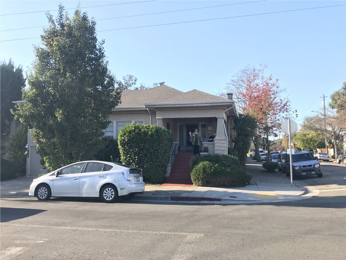 Casa dúplex - 5273 Miles Ave