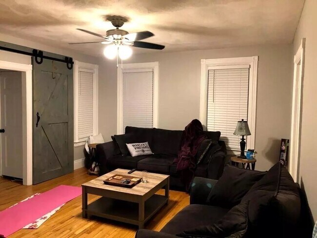 Foto del edificio - 167 S Main St