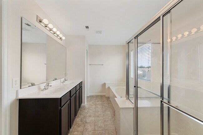 Building Photo - 334 Wild Oak Dr