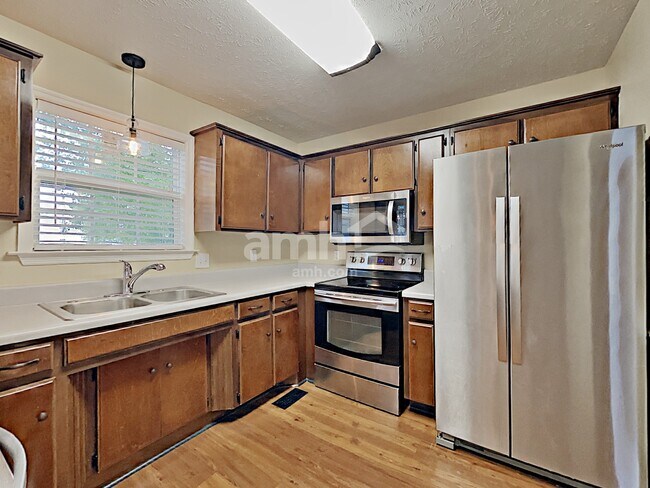 Building Photo - 1920 Treeview Ct