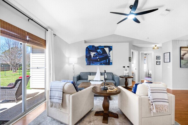 Foto del edificio - 2453 Gulf Breeze Ave