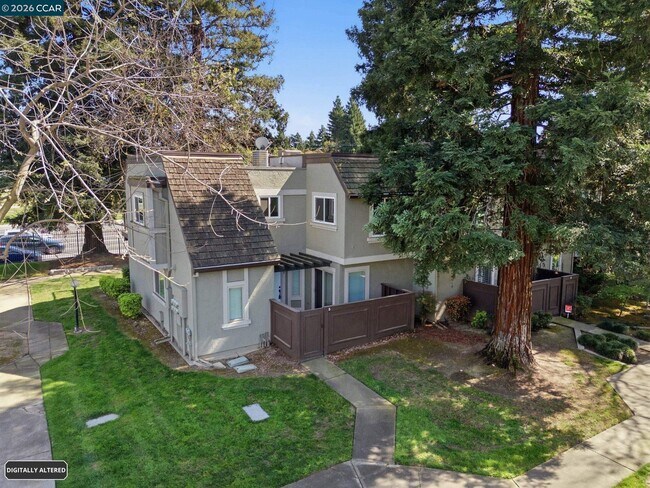 Building Photo - 102 Luna Grande Cir