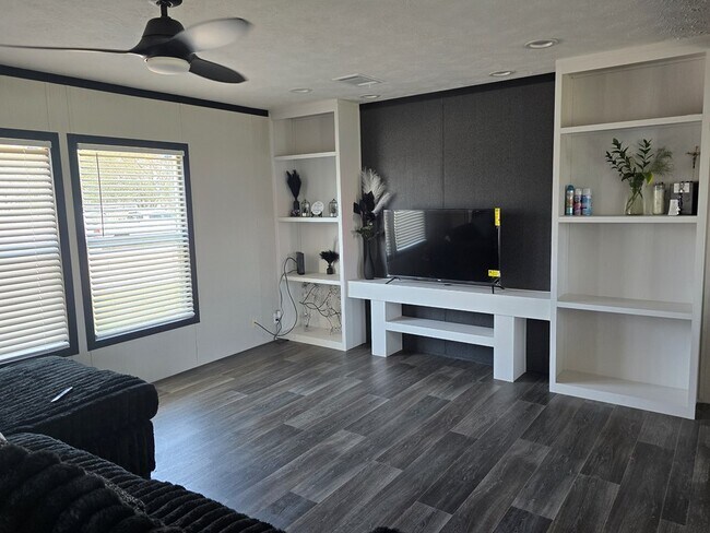 Foto del edificio - 7204 W Dunn St