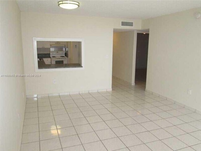 Building Photo - 10000 NW 80th Ct