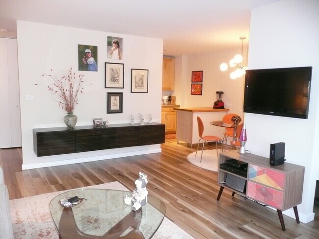Foto del edificio - 4250 N Marine Dr