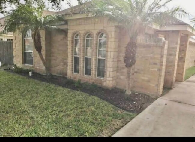 Building Photo - 3603 S Embassy Ave