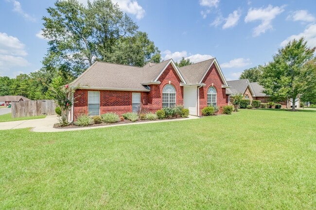Building Photo - 14081 Oak View Cir