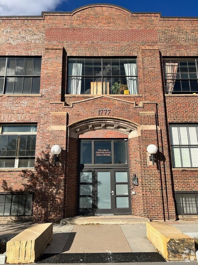 Building Photo - 1777 E 39th Ave