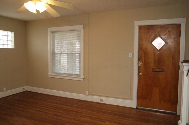 Foto del edificio - 6111 Crescent Ave