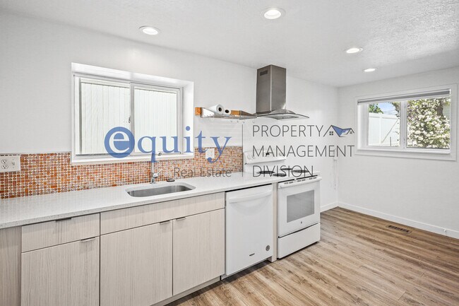 Building Photo - 311-3360 3360 S