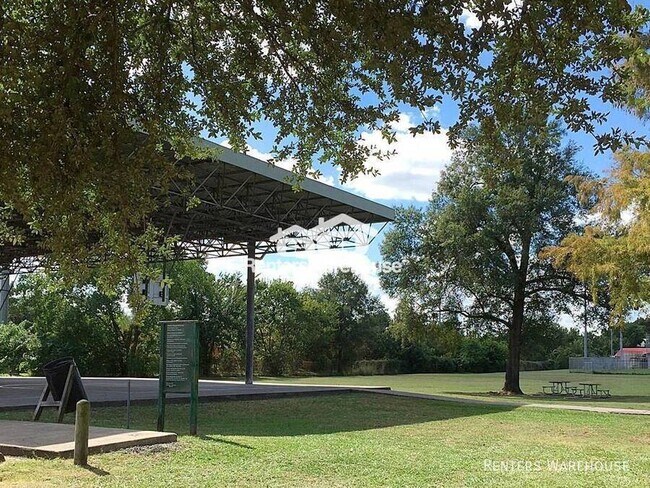 Foto del edificio - 5713 Larkin St