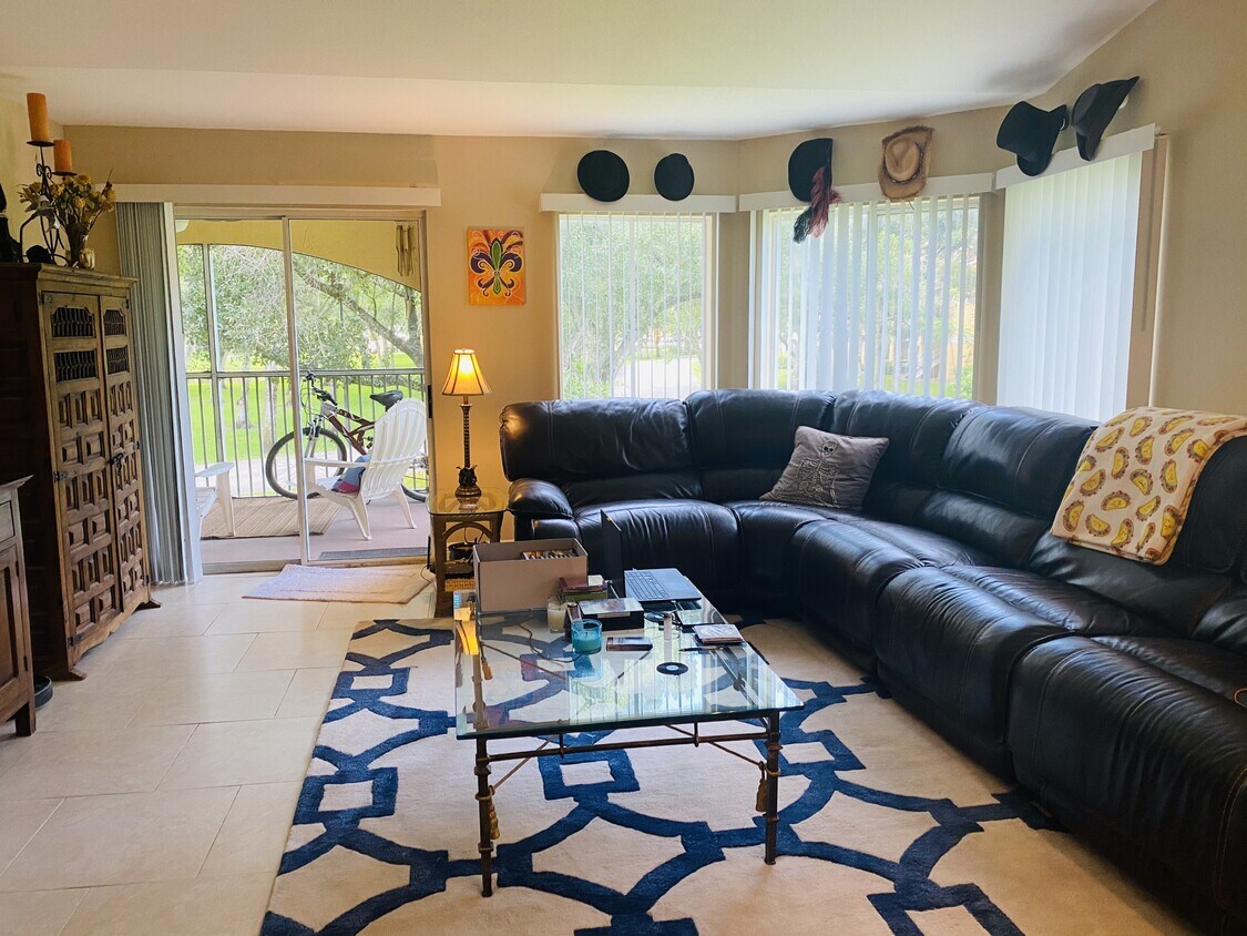 Foto principal - 2420 NW 33rd St