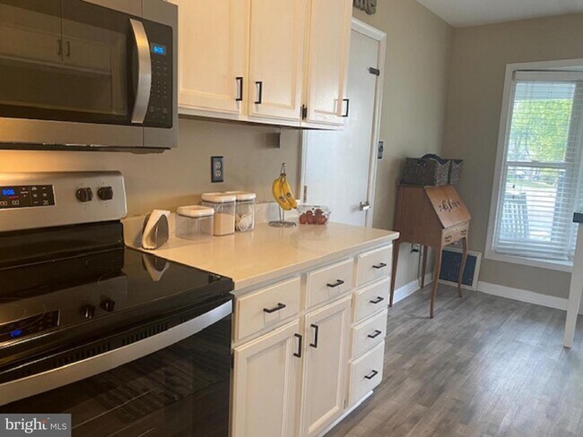 Building Photo - 8501 Adventure Ct