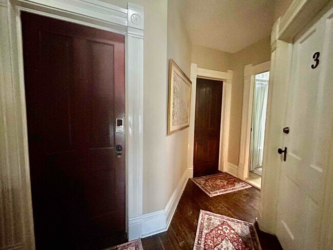 Foto del edificio - 425 S Washington St