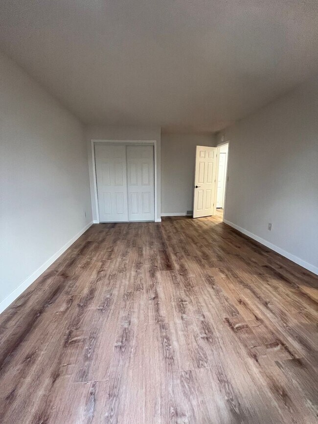 Foto del edificio - Fresh, Contemporary Remodel with Solar, Walk-In Closets & Great Outdoor Space