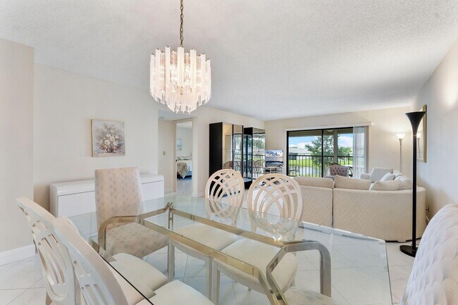 Foto del edificio - 7260 Kinghurst Dr