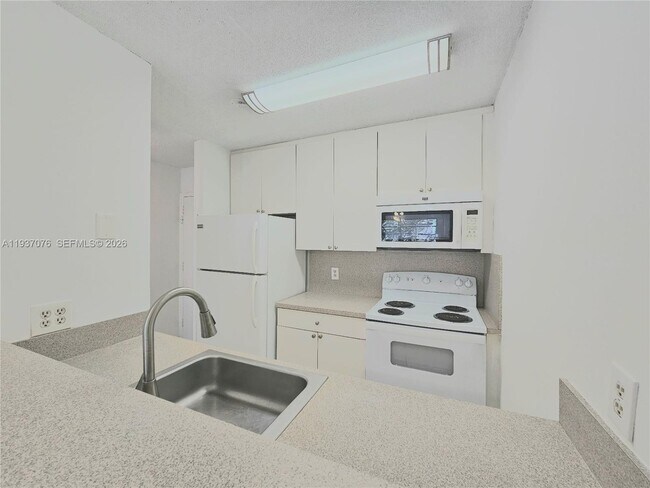 Foto del edificio - 1225 NE 124th St