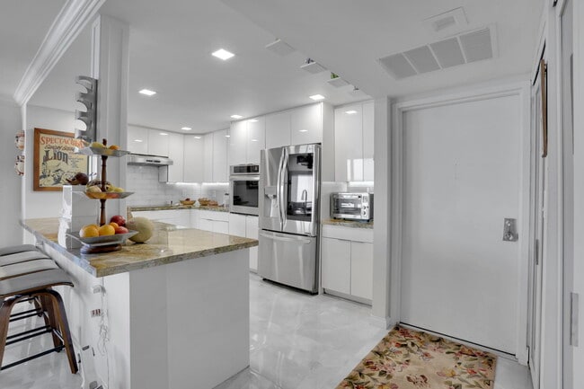 Photo - 1149 Hillsboro Mile Townhome