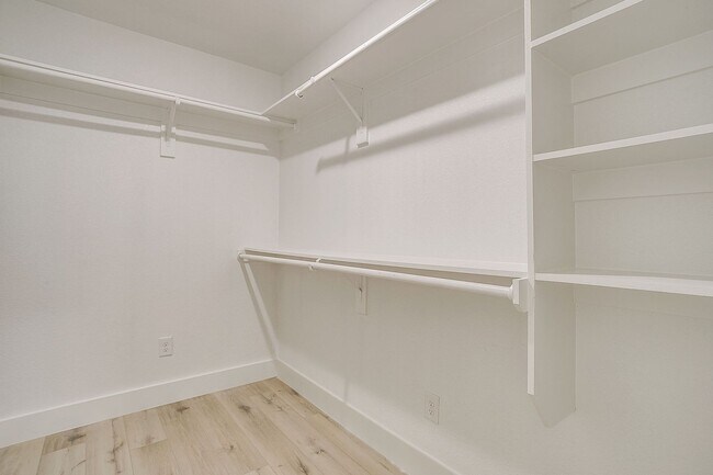 Foto del edificio - 3214 Forest Park Blvd