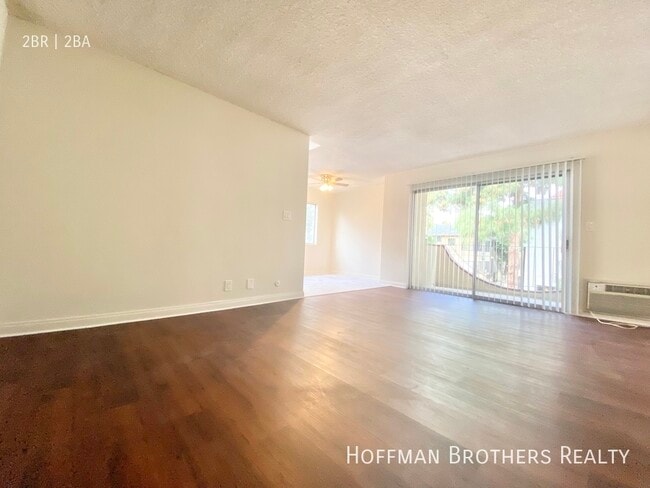 Building Photo - 7010 Lanewood Ave