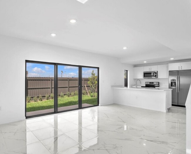Foto del edificio - 245 NW 13th Pl
