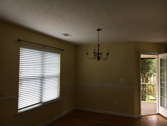 Building Photo - 109 Marigold Dr